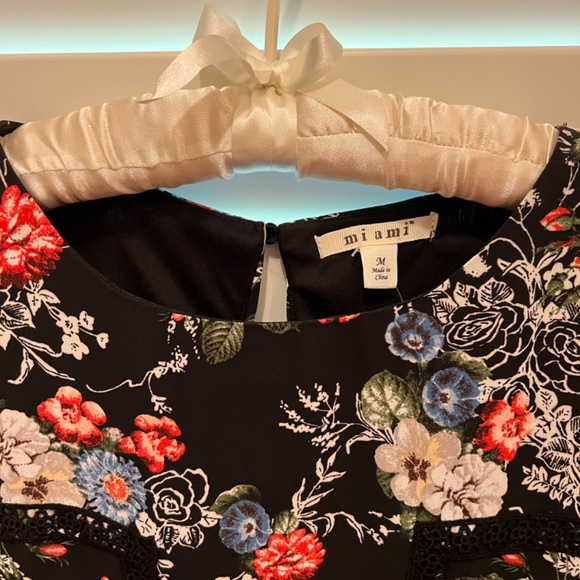 Black floral dress with long bell sleeves❤️ - Picture 2 of 2